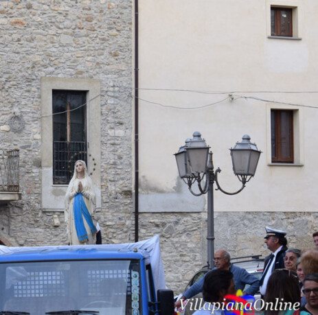 La Statua pronta per la processione motorizzata