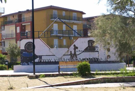 Piazza Berlinguer monumento Piazza Berlinguer monumento